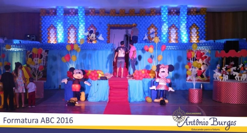                 O evento com o tema A Casa do Mickey Mouse aconteceu neste último sábado 17 de dezembro no Clube Ypiranga. A celebração contou com