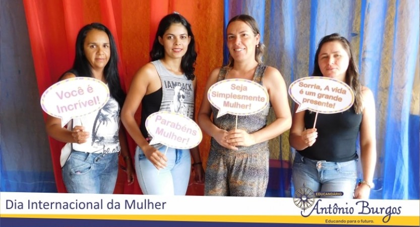 Nesta última quarta-feira dia 08 de março o Educandário se encheu de cor e poesia para celebrar o Dia da Mulher.
Foi um momento festivo na escola repleto de significados. Logo pela manhã as mulheres foram acolhidas no