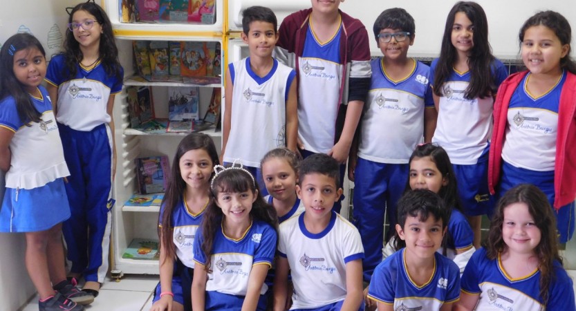                 Nesta quarta-feira, dia 19 os alunos da Equipe Farol Mirim presentearam em nome de toda a escola uma Geladoteca ( Biblioteca Móvel ) para a UPA 24h. com o objetivo de incentivar a