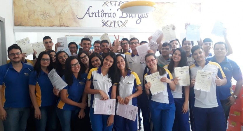       Alinhada com o desafio de educar com excelência com foco na atitude empreendedora e projetos que vão além da sala de aula preparando o aluno para a vida, a Escola Antônio Burgos desenvolveu ao longo do